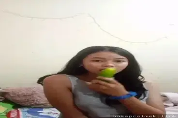 Cewek Sange Colmek Pakai Timun Gede Brutal