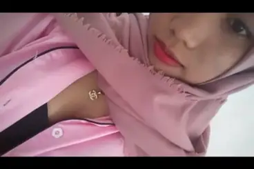 Mau Tidur Tapi Sange Kepengen Colmek Sampe Muncrat Basah Kasur