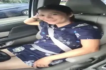 Rekam diam diam cewek memek tembem di mobil